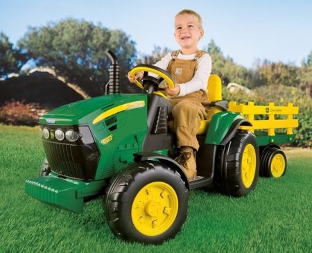 Peg Pérego Elektrický traktor John Deer Ground Force s přívěsem, 12V