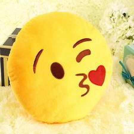 Ikonka Dekorativní polštář Emotions Emoji - Polibek Kiss